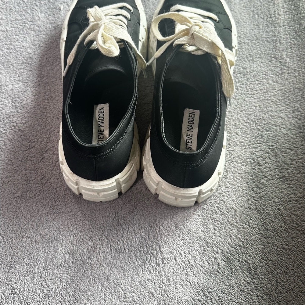 Steve Madden Platform Sneakers Womens Black White Chunky Lace Up Shoes - Picture 2 of 5